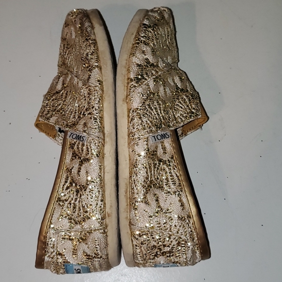 Toms women's 7 gold sparkle lace slip on shoes - Picture 6 of 6
